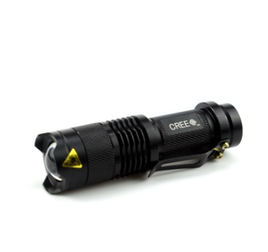 Telescopic zoom LED flashlight