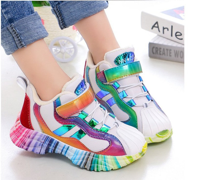 Children's sports shoes