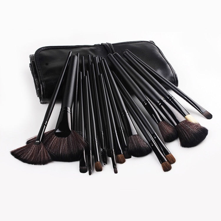 Bonnie Vic - 24 branch brushes makeup brush