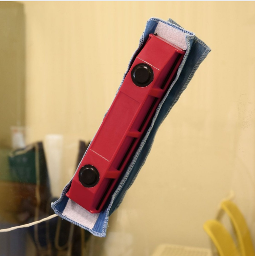 Convenient Magnetic Window Cleaner